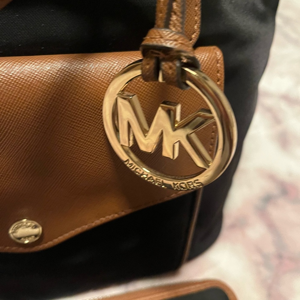 Michael Kors Black and Tan Tote with Wallet - Picture 2 of 15